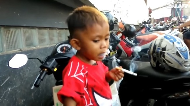 2歳児 喫煙 インドネシアに関連した画像-01