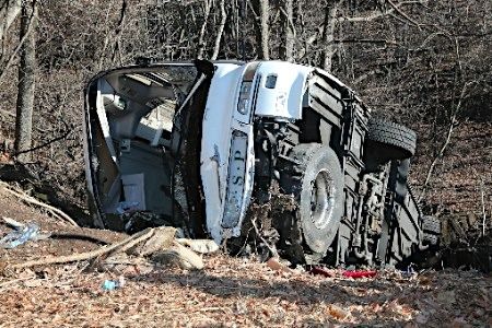 バス 転落事故 スキーに関連した画像-06
