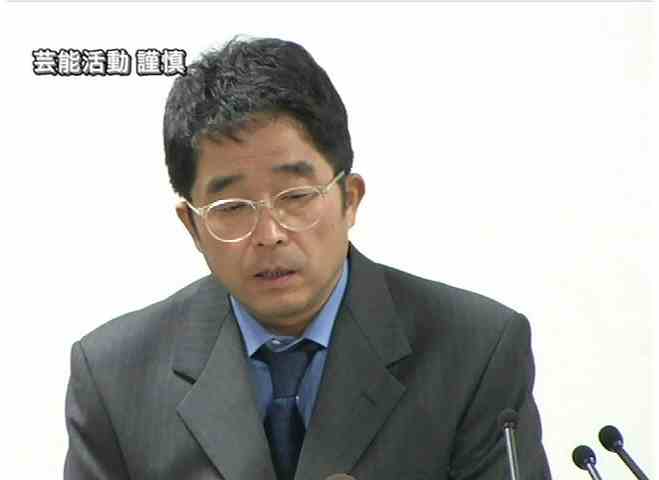 謝罪するトミーズ健