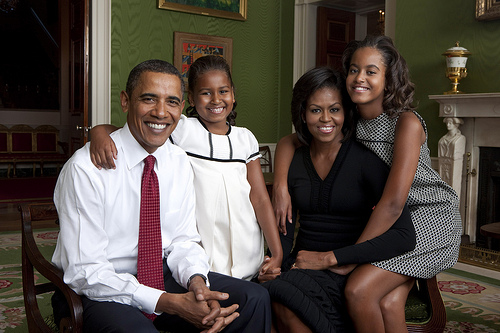 obamafamily_in_greenroom