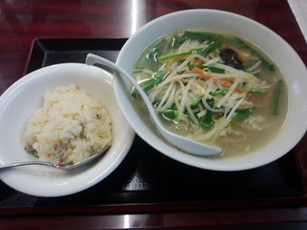 新橋 ランチパスポート 香港屋 野菜ラーメン半チャーハン