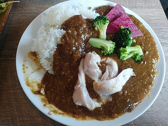新橋 デザインフードマーケット DESIGN FOOD ランチ 燻製カレー