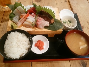 有楽町銀座 魚○本店 魚丸 ランチ 刺身定食