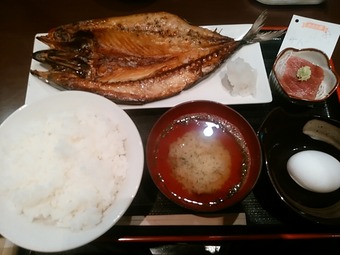 新橋 炉ばたや ランチ さば天日干し定食