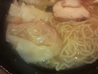 新橋 雲呑房麺家 わんたん 三色雲呑麺辛味噌のせ ランチパスポート