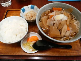 ニュー新橋ビル 嵯峨野 さがの ランチ けんちんそば