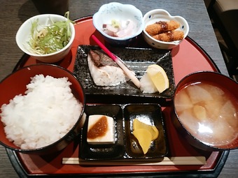 新橋 やひろ丸 ランン 日替り焼魚定食