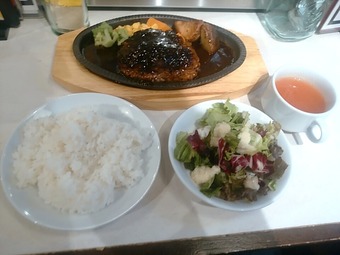 新橋クイーンオブチキンズ烏森口店 ランチ トリュフハンバーグ