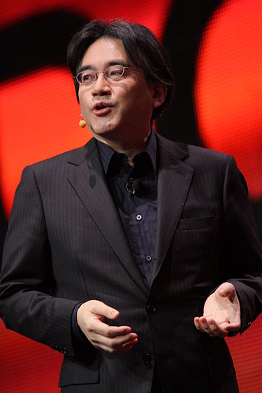 375px-Satoru_Iwata_-_Game_Developers_Conference_2011_-_Day_2_(1)
