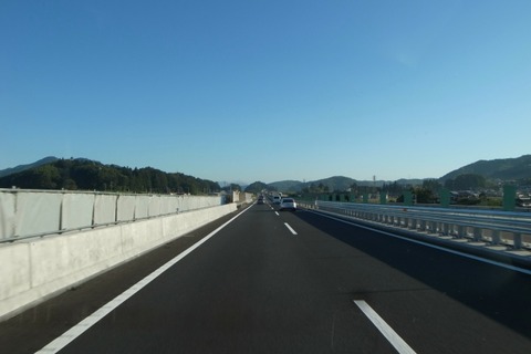 7637e0da7b0e645429e3dc44fb821408_s