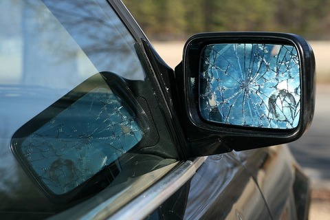 1024px-2010-03-08_shattered_side_mirror_on_bmw