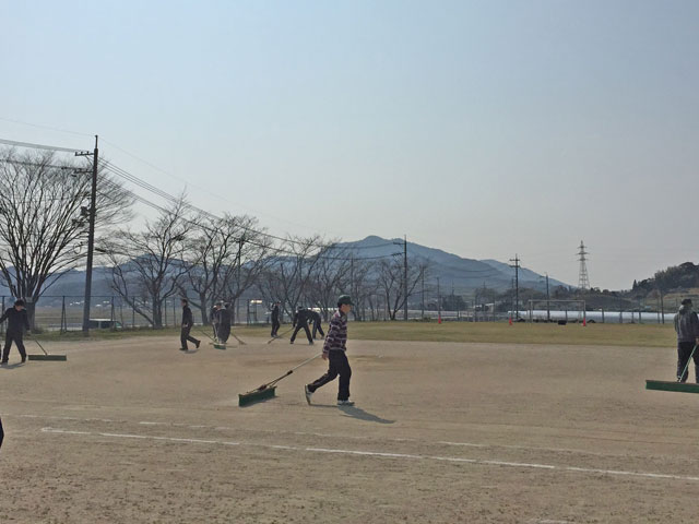 おやじ保護者のグラウンド整備再び