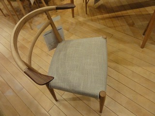 日進木工のWHITE WOODシリーズのダイニングチェアWOC-131 : 住賓館