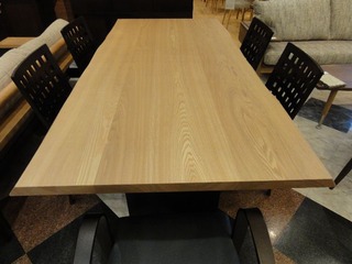 飛騨高山の柏木工OAK STUDIOのワイドが2100ミリ厚さ40ミリの