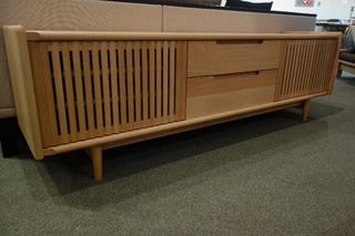 飛騨産業 キツツキ ウォールナット テレビボードVIOLA WT574 42万 飛騨産業/キツツキ ウォールナット材テレビボード「VIOLA」WT574 42万