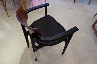 柏木工CHIC アームチェア　PDC02K ウォールナット＋オーク シックアームチェア - 国産無垢家具は飛騨高山発の家具メーカー KASHIWA