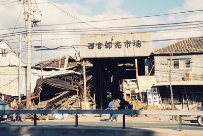 阪神／市場街の入り口