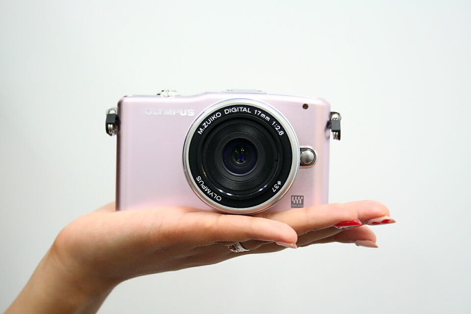 カラバリで女子力アップ！PENシリーズで最もキュートな「OLYMPUS
