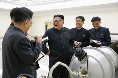 水爆を視察する金正恩