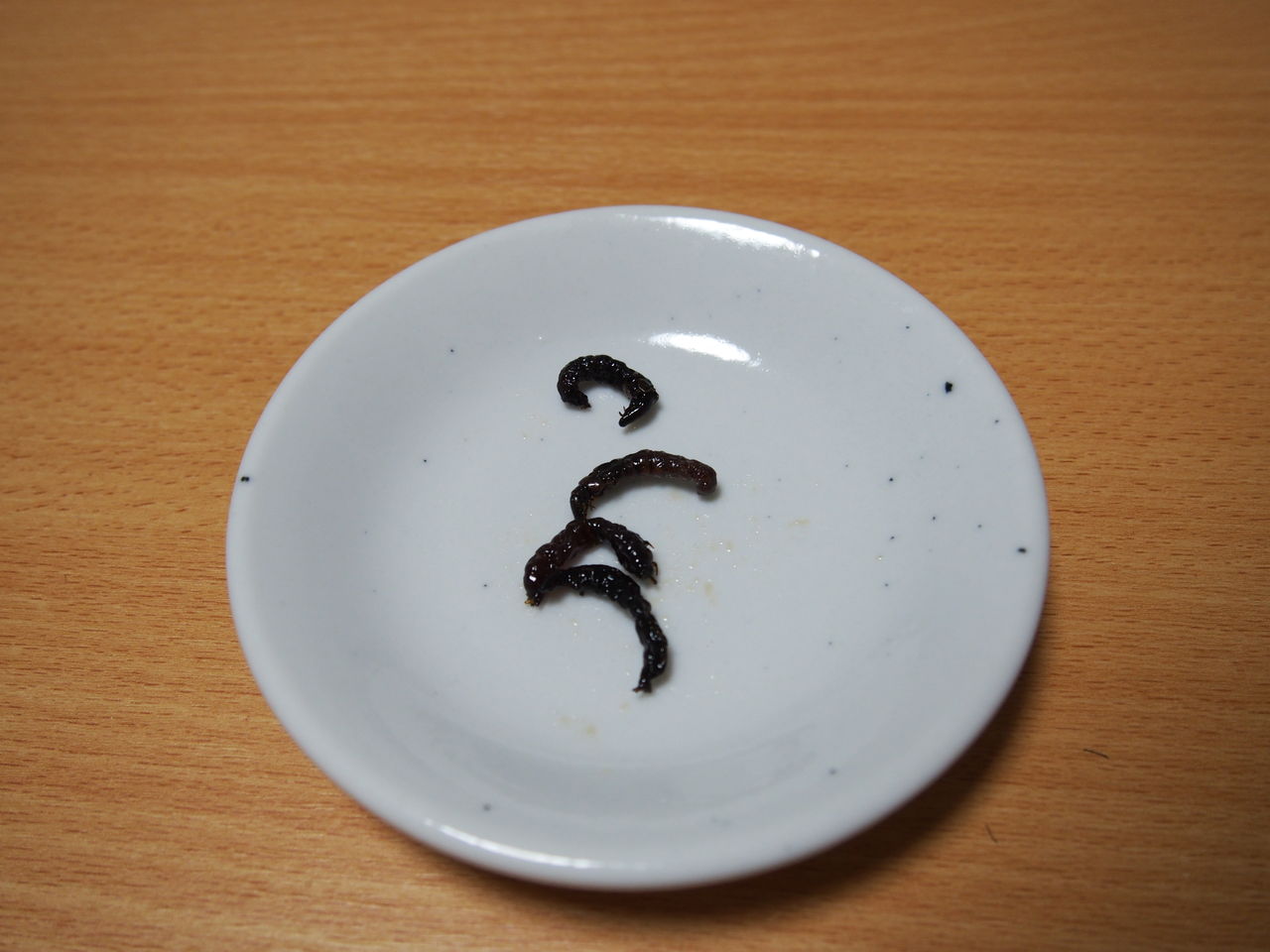 ざざむしとは、トビケラ等の幼虫を佃煮にしたもので、山奥の伊那地区では冬季における貴重なタンパク源とされていた食物だ。