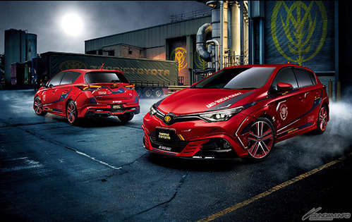 トヨタ　シャア専用オーリス　ディーラー　非売品　大型タペストリー　ガンダム ジオニックトヨタが「シャア専用オーリスII」の市販モデルを10月