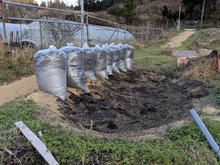 1215燻炭袋詰