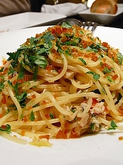 白身魚とネギのスパゲッティ カラスミ添え レモンの風味