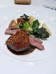 フランス産鴨ムネ肉のロースト 季節のフルーツソースで