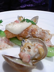 鮮魚のポワレ 長野県産グリーンアスパラのエチュベ アサリと粒マスタードのソース