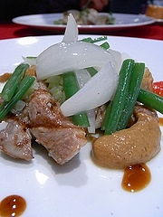 茶美豚フィレ肉のグリエ 新玉ねぎのコンフィ 青トマトのドレッシング