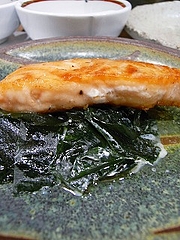 サーモンとワカメ