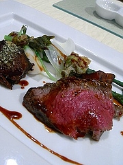信州牛のステーキと赤ワイン煮込み