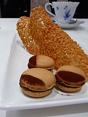 ミニャルディーズ チョコレートのマカロン 蜂蜜のキャラメル