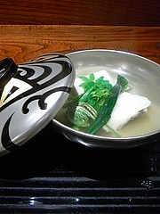 明石の鯛 胡麻豆腐 こごみの煮物