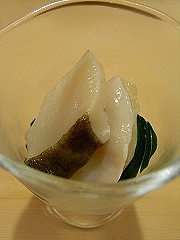 三陸産アワビの水貝(生のアワビを切って冷やしたもの)