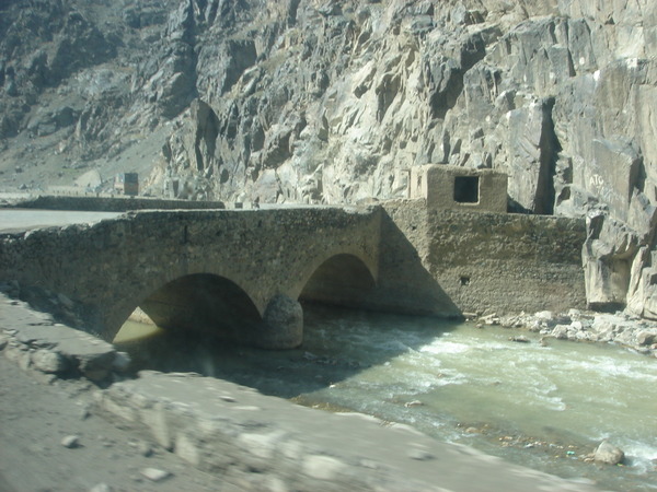 Kabul to Jalalabad 6 March 06 (4)