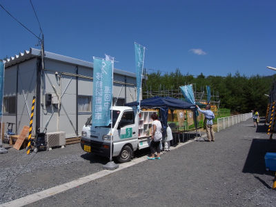 2011年7月17日① 滝の里工業団地仮設住宅での移動図書館 (5)