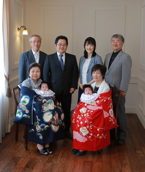 鎌倉家族写真 鎌倉お宮参り 八幡宮 記念写真 産着