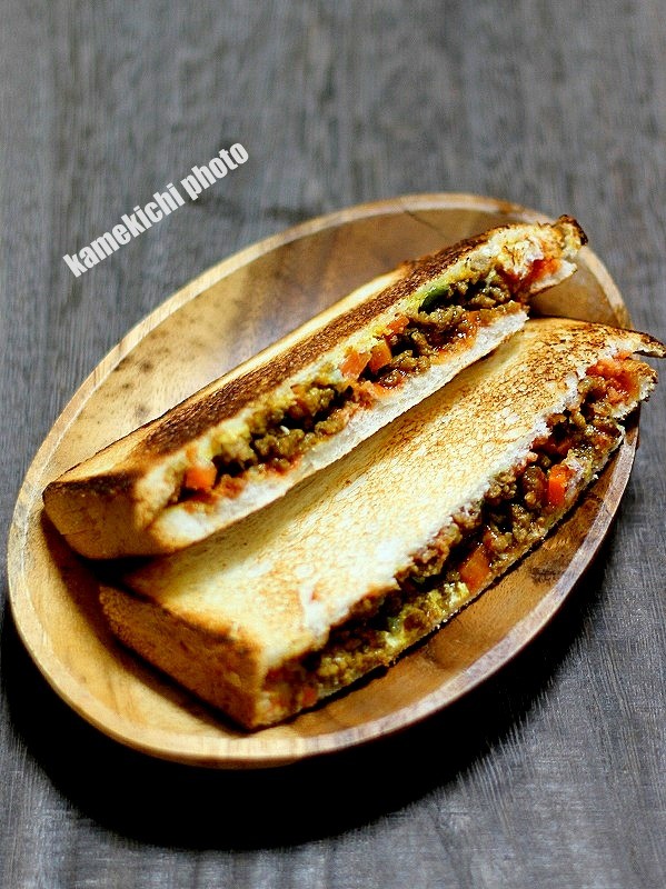 s-カレーそぼろのホットサンド1