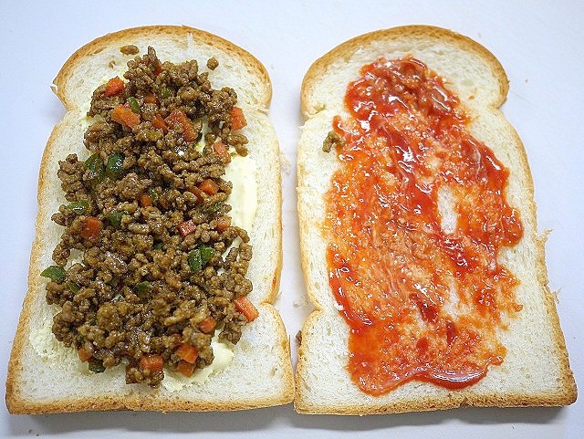 s-カレーそぼろのホットサンド4