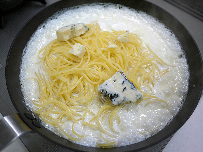 sゴルゴンゾーラのクリームパスタ7