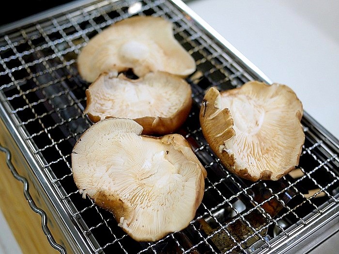 s-原木シイタケの網焼き5