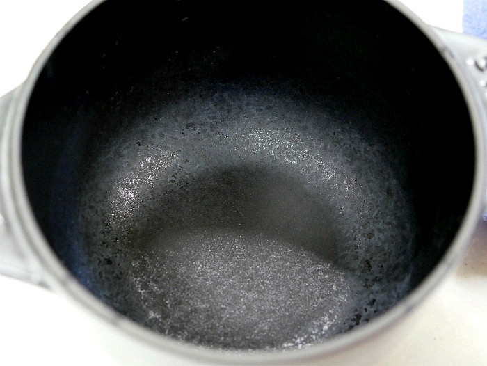 s重曹でストウブ鍋のお手入れ3
