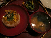 鶏ご飯と味噌汁、お新香