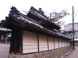 お寺の塀