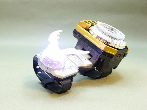 BANDAI - 仮面ライダー ウィザード 魔竜ジレス DXドラゴタイマー なりきり 当時物 Amazon.co.jp: 仮面ライダーウィザード 魔竜ブレス DXドラゴ