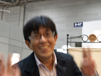 ピースサインはブレました