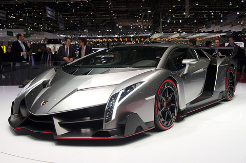 800px-Geneva_MotorShow_2013_-_Lamborghini_Veneno_1