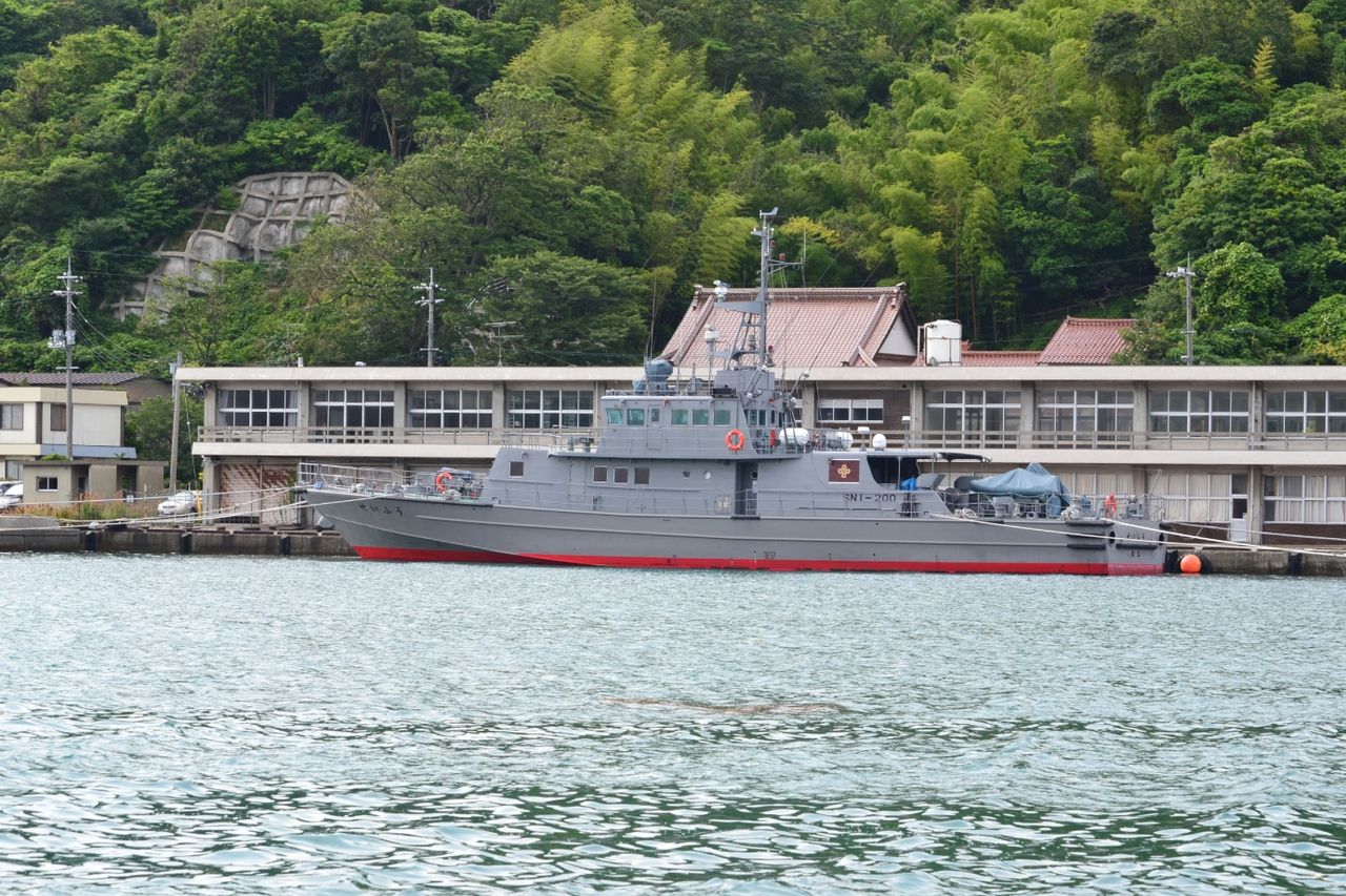 DSC_0198 七類港にはこんな船も 島根県の漁業取締船「せいふう」 自衛隊の船の様な塗装です