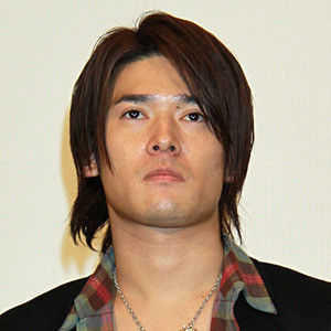 高岡奏輔